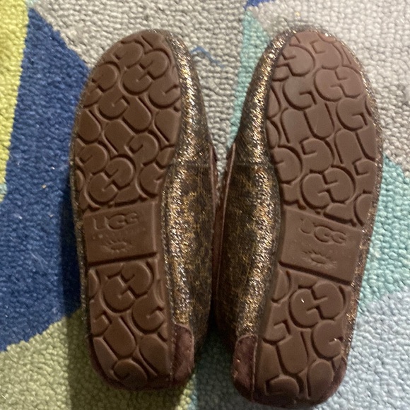 135. UGG size 7 women Rylee Glitter Brown Leopard Print Moccasin Slippers - Picture 6 of 8